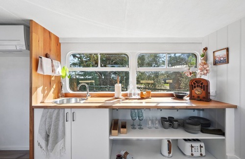 Fyansford House | Bus Life, Sleep, Play & Farm Views