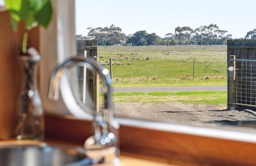 Fyansford House | Bus Life, Sleep, Play & Farm Views