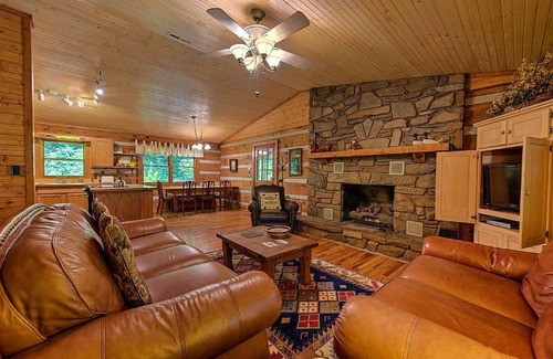 Skyland Cabin | Busbee Cabin by Carolina Mornings | Gas Grill, Fireplace🔥 +Biltmore Pass
