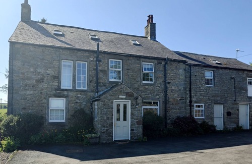 Gilsland Cottage | BUSH NOOK HOUSE, pet friendly, with hot tub in Brampton, Cumbria