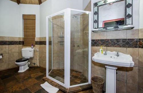 Lepele-Nkumpi Cabin | Bush Willow Lodge - Al Thandiwe