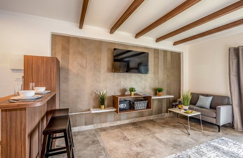 Bushiri Apartment | Bushiri's Long Life Studio w/Kingbed & Balcony #1