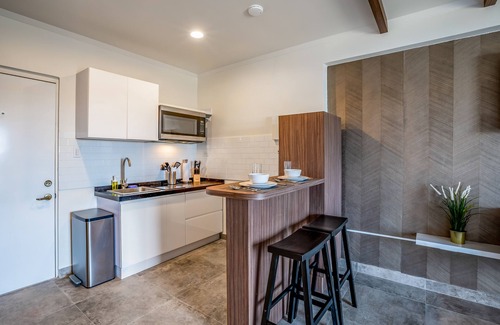 Bushiri Apartment | Bushiri's Long Life Studio w/Kingbed & Balcony #3