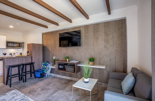 Bushiri Apartment | Bushiri's Long Life Studio w/Kingbed & Balcony #9