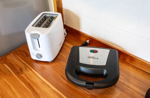 Bushiri Apartment | Bushiri's Long Life Building-2BD/1BA APT-Sleeps 4