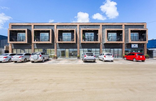 Bushiri Apartment | Bushiri's Long Life Building-2BD/1BA APT-Sleeps 4