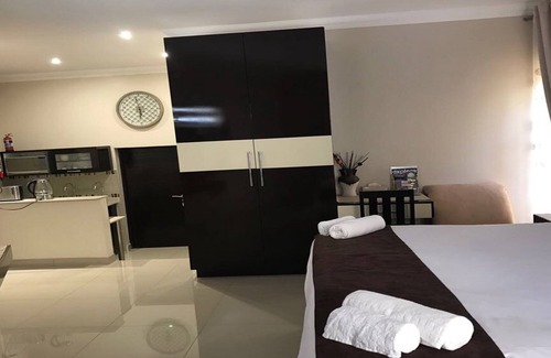Greater Johannesburg Metropolitan Area House | Business Deluxe Suite