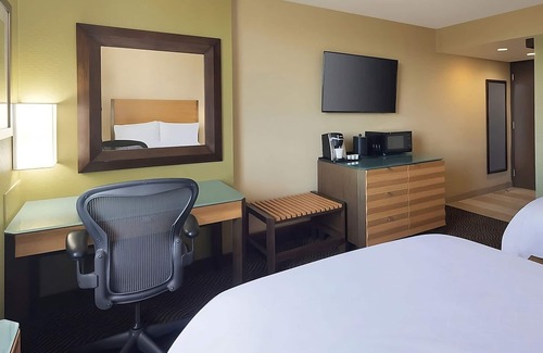 San Jose Hotel | Business-Friendly Property! 4 Enticing Units, Near Center of the Performing Arts