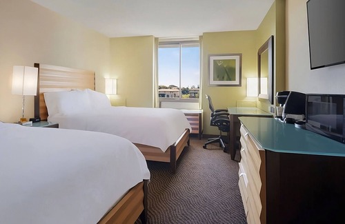 San Jose Hotel | Business-Friendly Property! 4 Enticing Units, Near Center of the Performing Arts