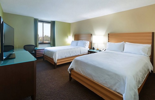 San Jose Hotel | Business-Friendly Property! 4 Enticing Units, Near Center of the Performing Arts