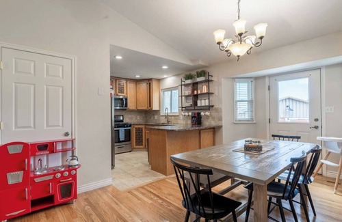 Lakeview House | Business in Front and Fun in the Back! Pets too!