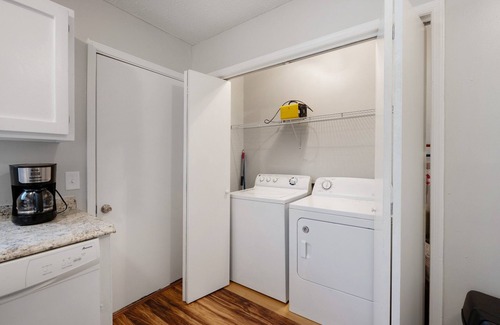 Calhoun House | Business-Ready 2 Bedroom Suite