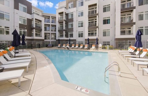 Reston Apartment | Business Traveler Friendly w desk & Wi-Fi | Fairfax County