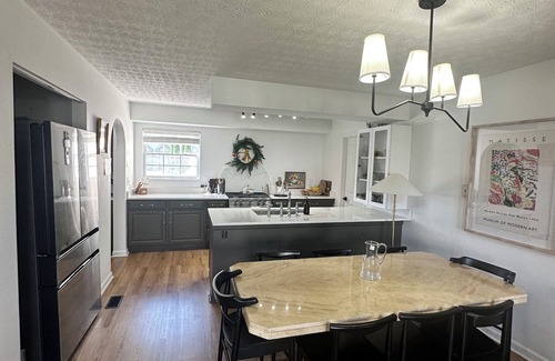 Summit Station House | Business Traveler's Haven near Intel & New Albany Tech Hubs.