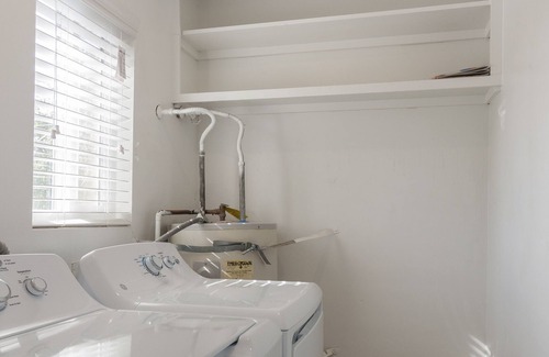 Visalia Apartment | Business Travelers- Remote Work from Here and Explore Central CA!