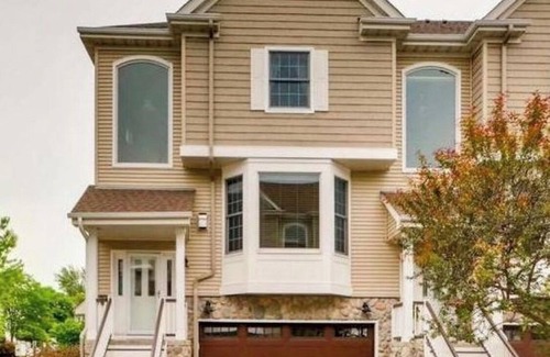 Minnetonka House | Business trip & couples friendly, 9 Miles to MPLS, Attached Garage, King Beds