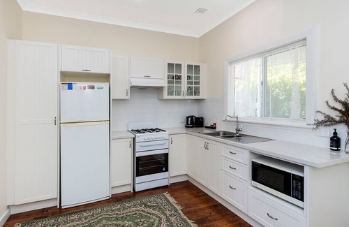 Busselton Cottage | Busselton River Cottage with WIFI- lovel cottage has the cosy feel you would expect when holidaying