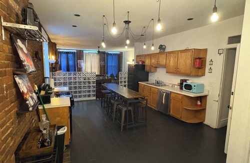 Butchertown Apartment | Butchertown Game Loft: Sleeps 16! Walk to Nulu.