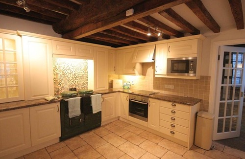Burford Cottage | BUTLERS COTTAGE, pet friendly, character holiday cottage in Burford