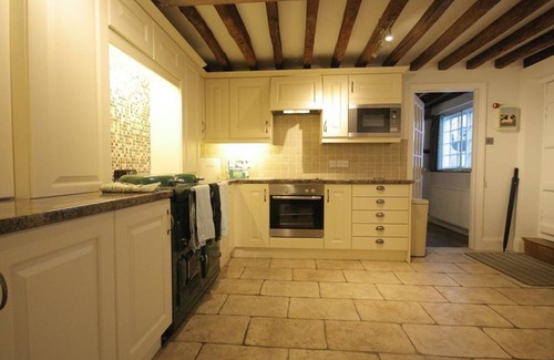 Burford Cottage | BUTLERS COTTAGE, pet friendly, character holiday cottage in Burford