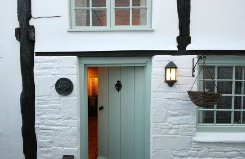 Burford Cottage | BUTLERS COTTAGE, pet friendly, character holiday cottage in Burford