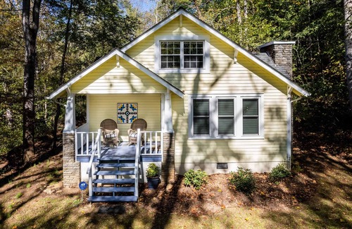 Sylva Cottage | Buttercup Cottage - Adorable Mountain Cottage Located Close to it All!