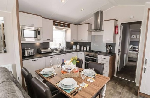 Runswick Bay Cottage | BUTTERCUP LODGE, pet friendly, character holiday cottage in Staithes