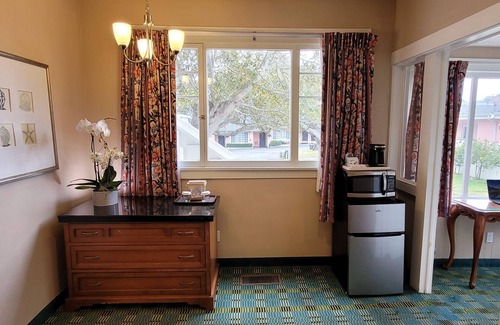 Pacific Grove Hotel | Butterfly Grove Inn