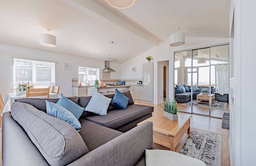 Swanage House | Butterfly Lodge Swanage Hillside with Bay Views Sleeps 6