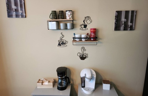 Clarksville House | Butternut Palace-Pet Friendly-Sleep 6