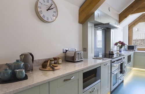 Bugford Cottage | BUTTERWELL BARN, pet friendly, luxury holiday cottage in Dartmouth