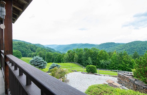 Chelsea House | Button Up Farm - Wonderful 4+ bedroom house in Chelsea RELAX. PEEP. REPEAT.