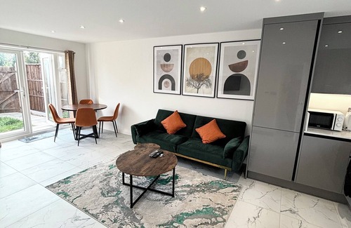 Slough House | Bvlgaria house - Private parking