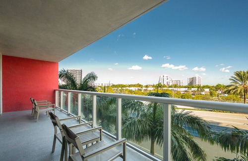 Hallandale Beach Resort | BW Luxury Apartments 2Bed / 2 Bath