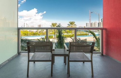 Hallandale Beach Resort | BW Luxury Apartments 2Bed / 2 Bath