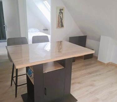 Ploubezre Apartment | Bwa Canon