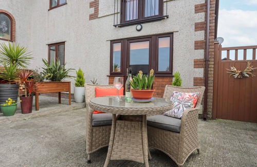 Llangefni Cottage | BWLCH Y GWYNT BACH, with a garden in Llangefni
