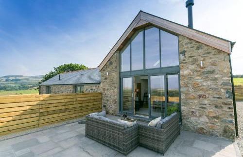 Cylch-Y-Garn House | Bwncath & Hebog