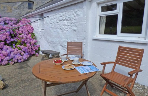 Llanrhian Cottage | Bwthyn Bach, Holiday Cottage Trefin, Sleeps 2, 1 bedrooms, bathrooms