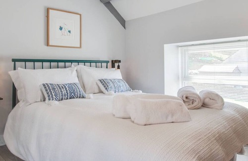Ferryside House | Bwthyn Bach in the beautiful Ferryside