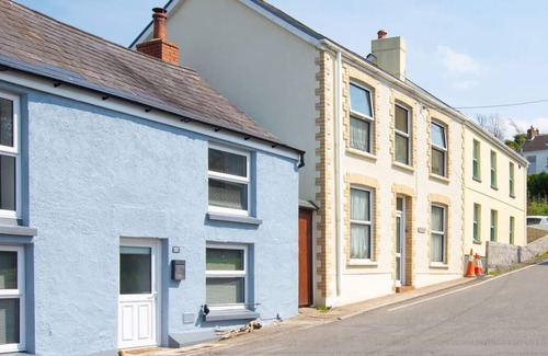 Ferryside House | Bwthyn Bach in the beautiful Ferryside