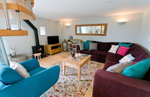 Llanfaethlu Apartment | Bwthyn Derwen - a coastal that sleeps 4 guests in 2 bedrooms