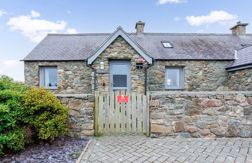 Ty Croes Cottage | Bwthyn Dwynwen: Rustic Pet-Friendly Cottage in Aberffraw | Managed by Anglesey Holiday Lettings