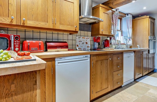 Brecon House | Bwthyn Gwennol - Two Bedroom House, Sleeps 4