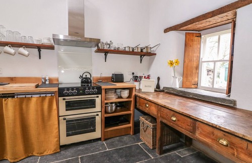 Boncath Cottage | BWTHYN LAN, family friendly, character holiday cottage in Boncath