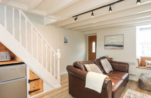 Cemaes Bay House | BWTHYN LILI (LILY COTTAGE), pet friendly in Cemaes Bay
