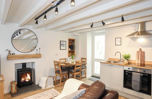 Cemaes Bay House | BWTHYN LILI (LILY COTTAGE), pet friendly in Cemaes Bay