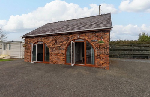 Llangefni Cottage | BWTHYN MAIR, romantic in Llangefni