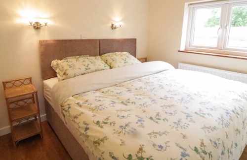 Pentre Berw Cottage | BWTHYN TY MAWR, pet friendly, with a garden in Llanddaniel Fab
