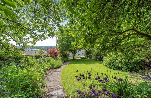 Llansteffan House | Bwthyn y Bardd - Three Bedroom House, Sleeps 6